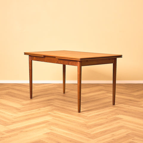 Danish dining table in teak