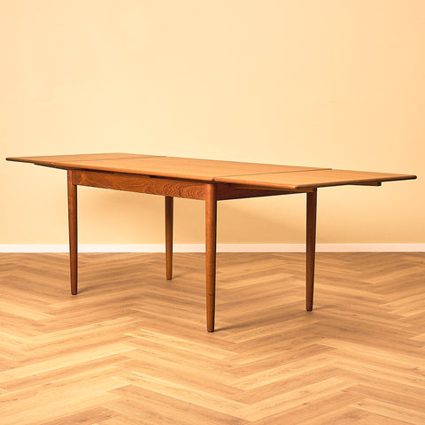 Danish dining table in teak