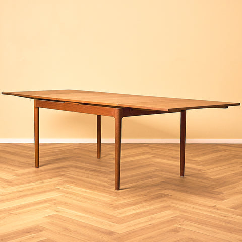 Danish dining table in teak by Slagelse Møbelværk