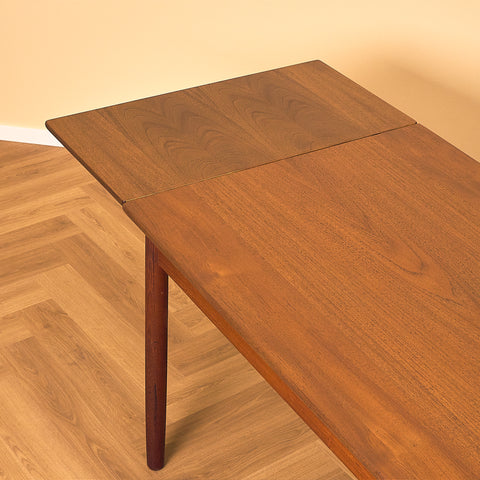 Danish dining table in teak