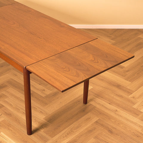 Danish dining table in teak
