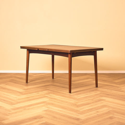 Danish dining table in teak
