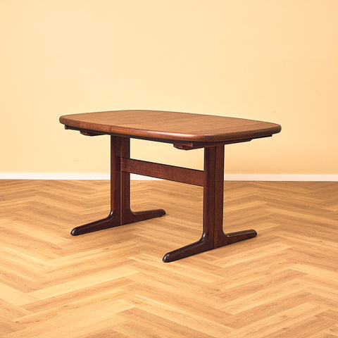 Danish dining table in mahogany by Skovby