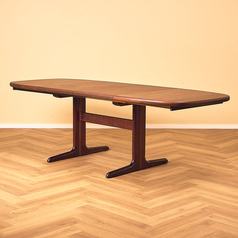 Danish dining table in mahogany by Skovby