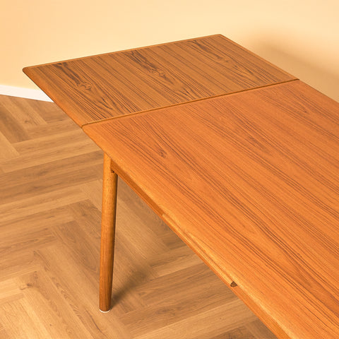 Danish dining table in teak