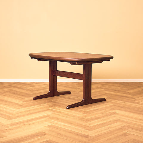 Danish dining table in mahogany by Skovby