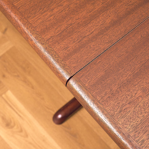 Danish dining table in mahogany by Skovby