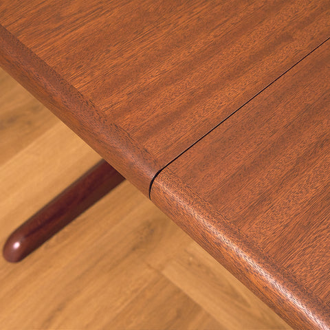 Danish dining table in mahogany by Skovby
