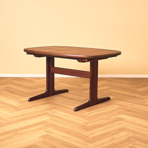 Danish dining table in mahogany by Skovby