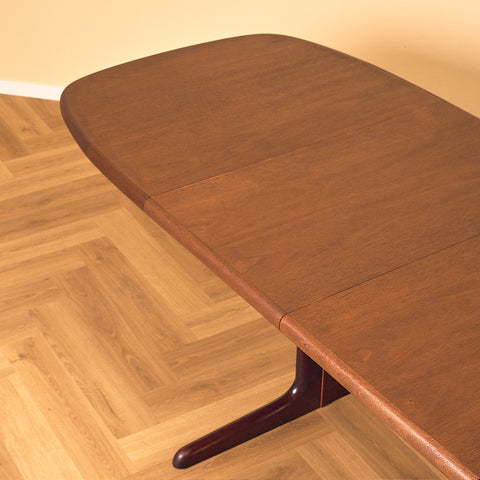 Danish dining table in mahogany by Skovby