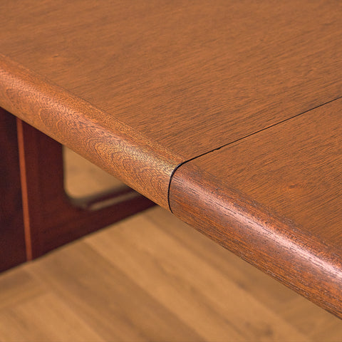 Danish dining table in mahogany by Skovby