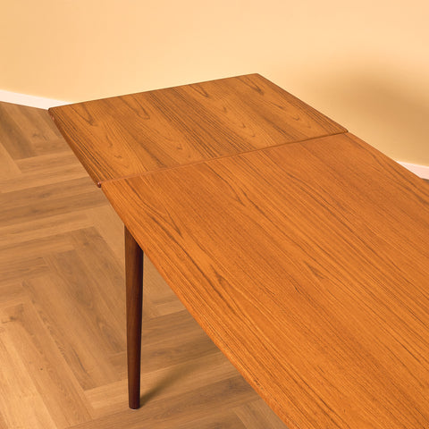 Danish dining table in teak