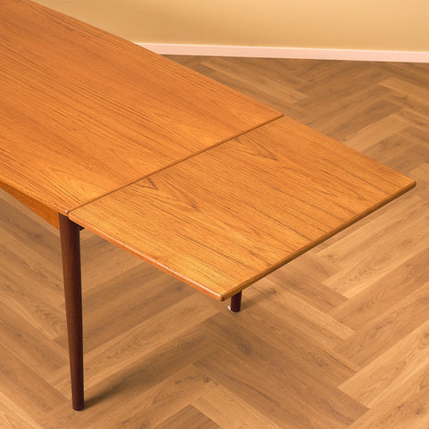 Danish dining table in teak