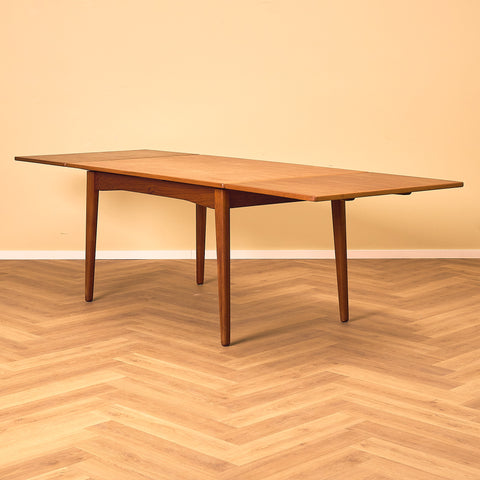 Danish dining table in teak