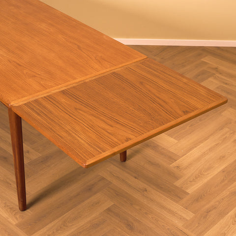Danish dining table in teak