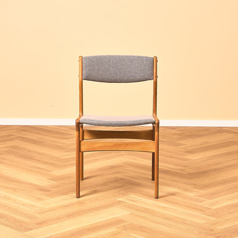Danish set of 4 dining chairs in oak by Erik Buch for Nova Stolefabrik