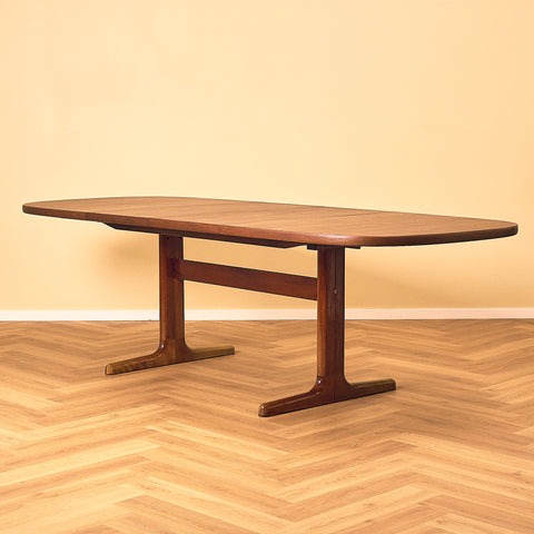Danish dining table in mahogany by Farstrup
