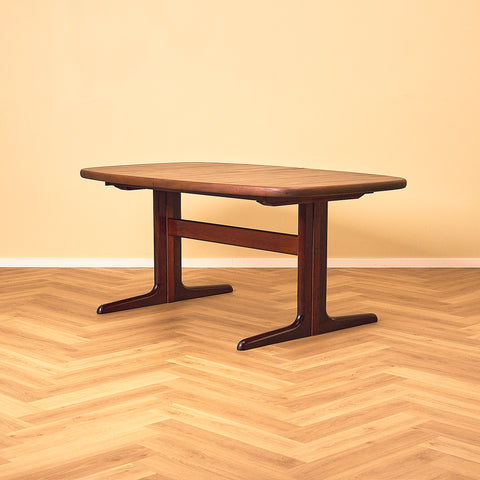 Danish dining table in mahogany by Skovby