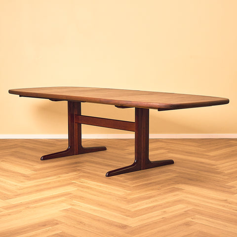 Danish dining table in mahogany by Skovby