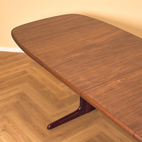 Danish dining table in mahogany by Skovby