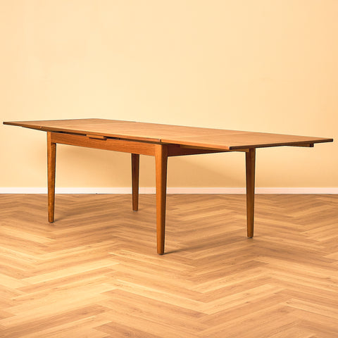 Danish dining table in teak by Skovby