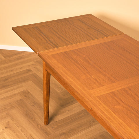 Danish dining table in teak by Skovby