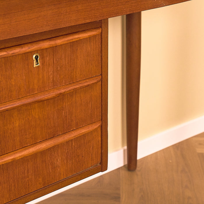 Danish writing desk in teak and beech