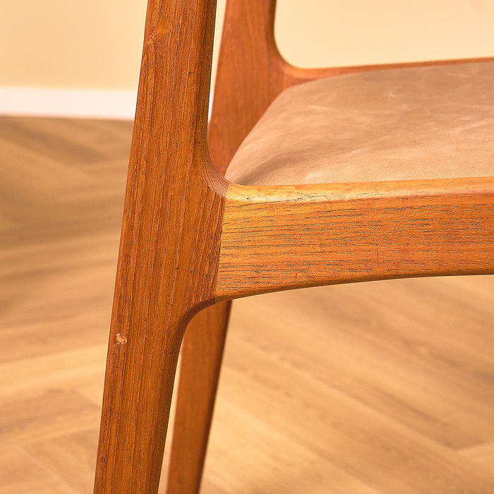 Sorø Stolefabrik Teak Dining Chair with Leather Seat, small dent on the rear leg