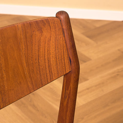Sorø Stolefabrik Teak Dining Chair with Leather Seat, close-up of the backrest in teak