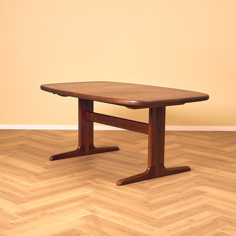 Danish oval dining table in mahogany by Skovby Møbelfabrik