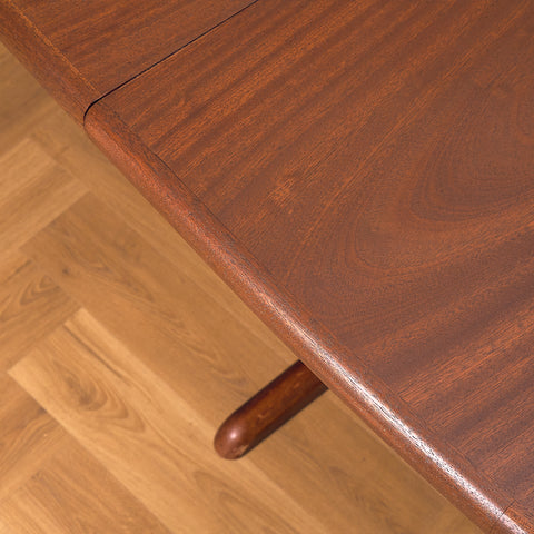 Danish oval dining table in mahogany by Skovby Møbelfabrik