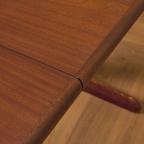 Danish oval dining table in mahogany by Skovby Møbelfabrik