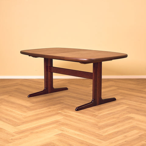 Danish oval dining table in mahogany by Skovby Møbelfabrik