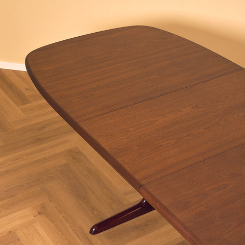Danish oval dining table in mahogany by Skovby Møbelfabrik