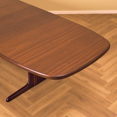 Danish oval dining table in mahogany by Skovby Møbelfabrik