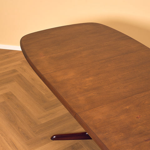 Danish oval dining table in mahogany by Skovby Møbelfabrik