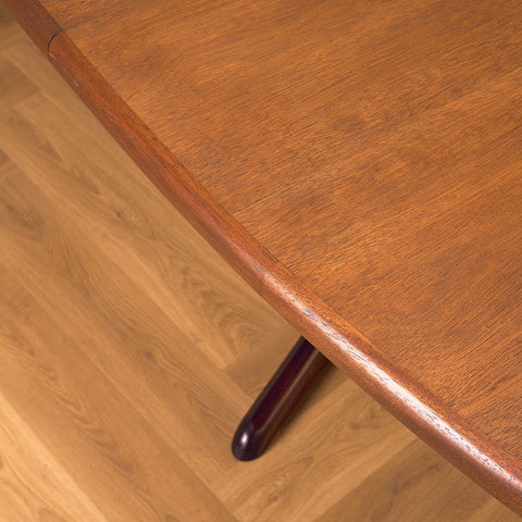 Danish oval dining table in mahogany by Skovby Møbelfabrik