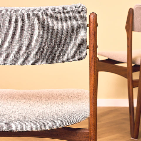 Erik Buch Model 49 Walnut Dining Chair for O.D. Møbler, close-up of the floating backrest and brass pin