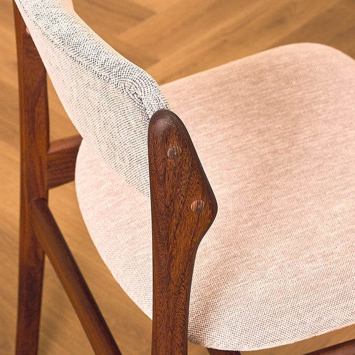 Erik Buch Model 49 Walnut Dining Chair for O.D. Møbler, close-up of the backrest side