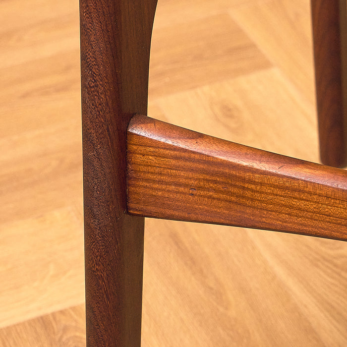 Erik Buch Model 89 Dining Chair in Walnut and Bouclé, close-up of the stretcher joint in walnut