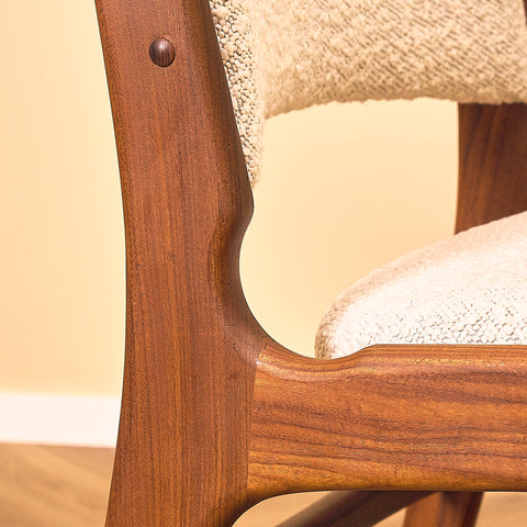 Erik Buch Model 89 Dining Chair in Walnut and Bouclé, close-up of the notched rear leg in walnut