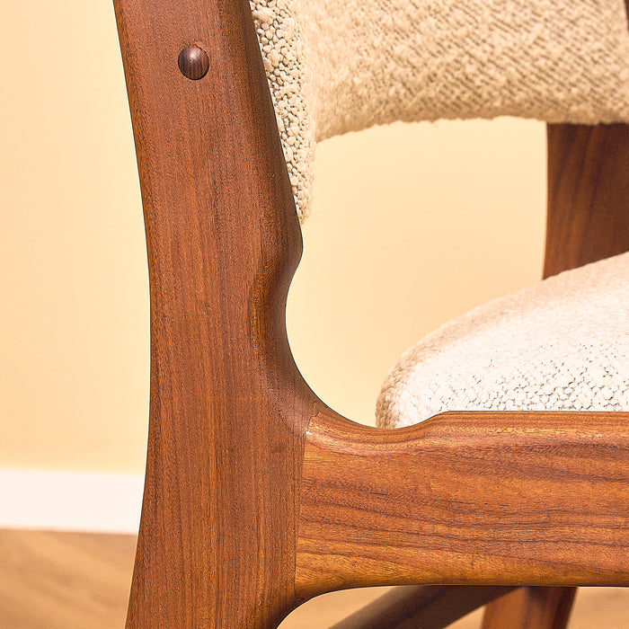 Erik Buch Model 89 Dining Chair in Walnut and Bouclé, close-up of the notched rear leg in walnut