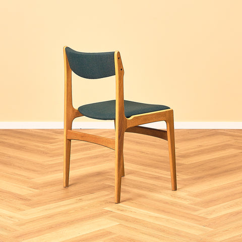 Danish set of 4 dining chairs in oak by Erik Buch for Nova