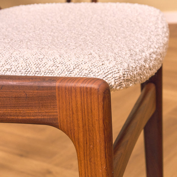 Erik Buch Model 89 Walnut Dining Chair for Anderstrup, close-up of the front leg top in walnut