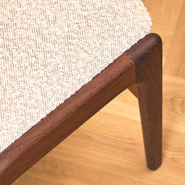 Erik Buch Model 89 Walnut Dining Chair for Anderstrup, close-up of the seat rail in walnut