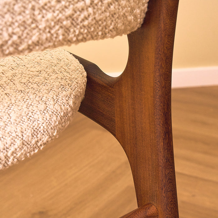 Erik Buch Model 89 Walnut Dining Chair for Anderstrup, close-up of the sculpted rear leg in walnut