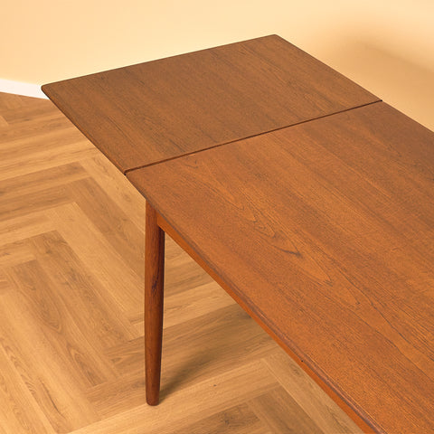 Danish Dark Teak Draw-Leaf Dining Table, close-up of the pull-out leaf in teak