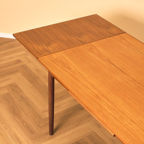 Danish Teak and Walnut Extendable Dining Table, close-up of the pull-out leaf in teak