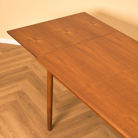 Danish Teak Dining Table with Pull-Out Leaves, close-up of the pull-out leaf in teak