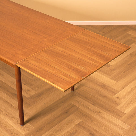 Danish Teak Dining Table with Pull-Out Leaves, close-up of the extended leaf in teak